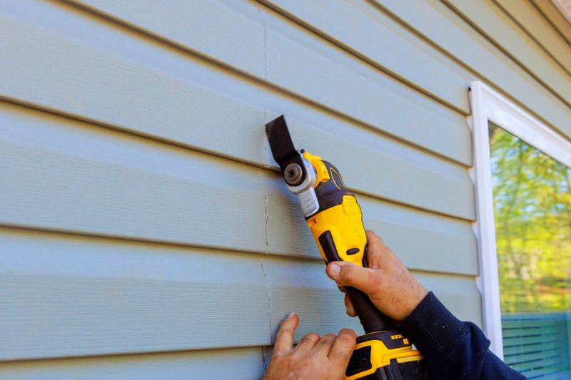 Vinyl Siding Repair - Skilled Technician